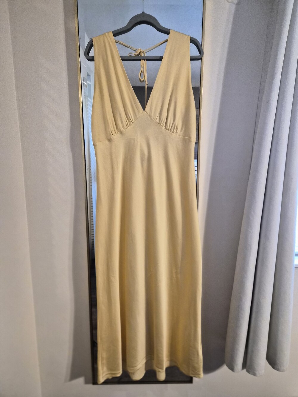 Sleeveless V-Neck Maxi Dress in Soft Yellow